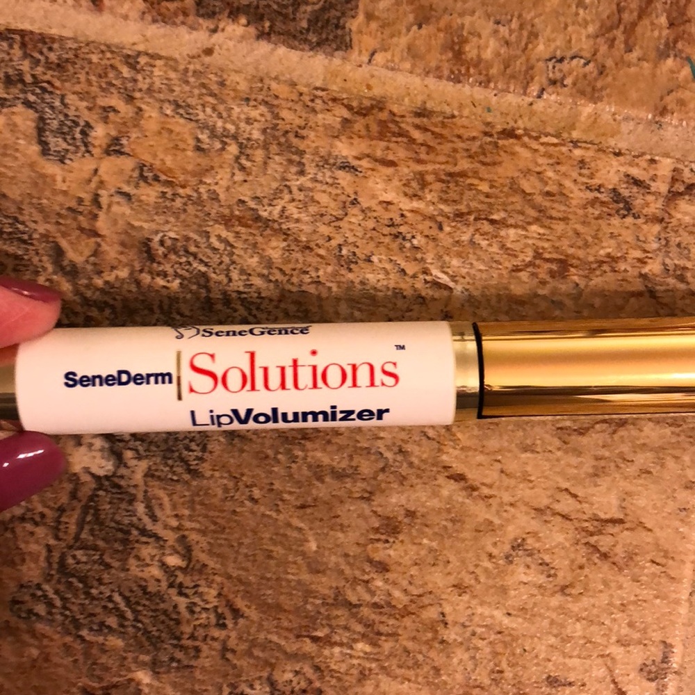 Lipsense volumizer